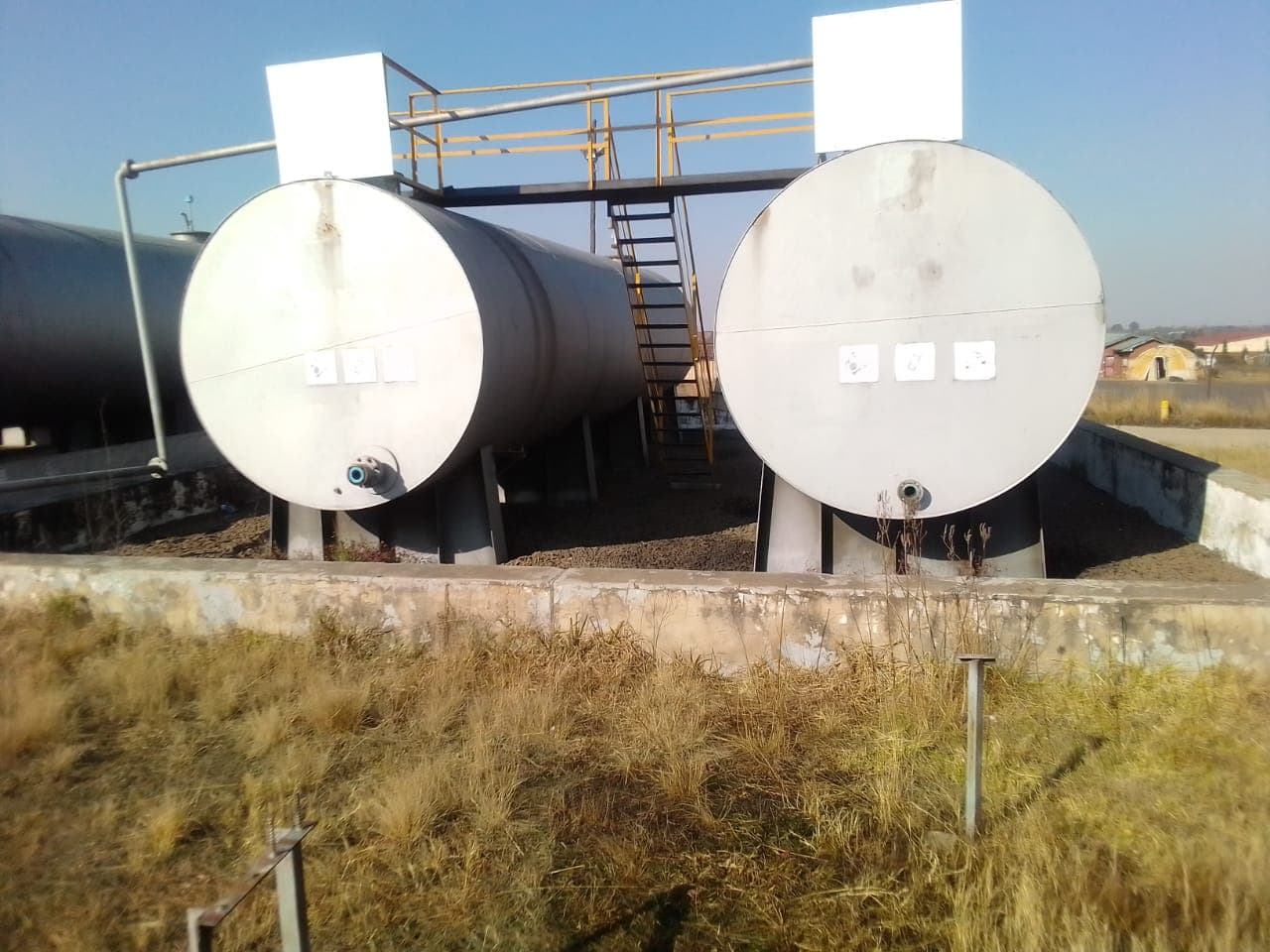 Fuel delivery truck
